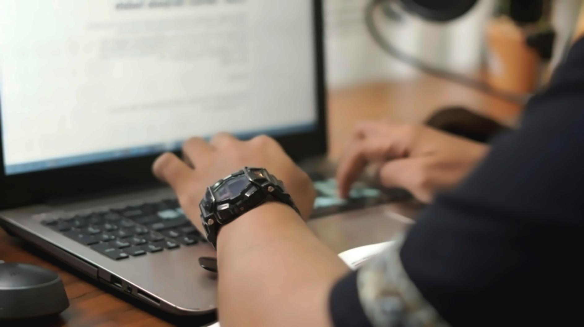 Equipa valarionexu a trabalhar em conjunto no desenvolvimento de novos conteúdos educativos